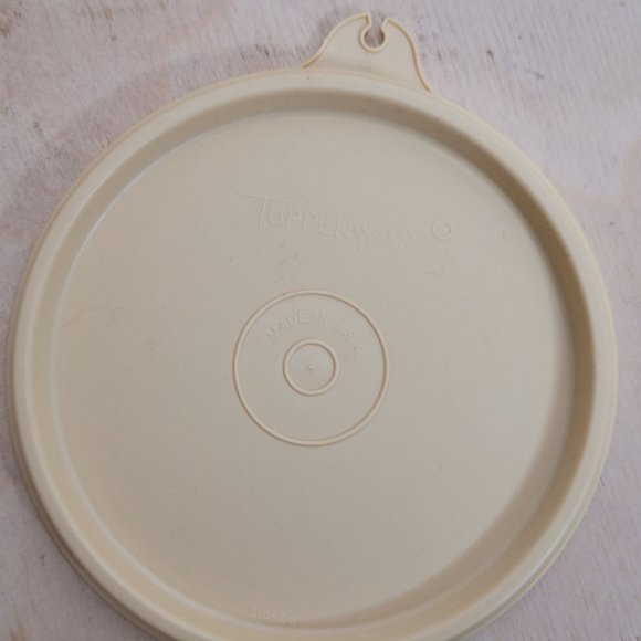 Vintage Tupperware Small Bowls Set of 5 Containers 3 Lids 1286 and 148 - Picture 11 of 12